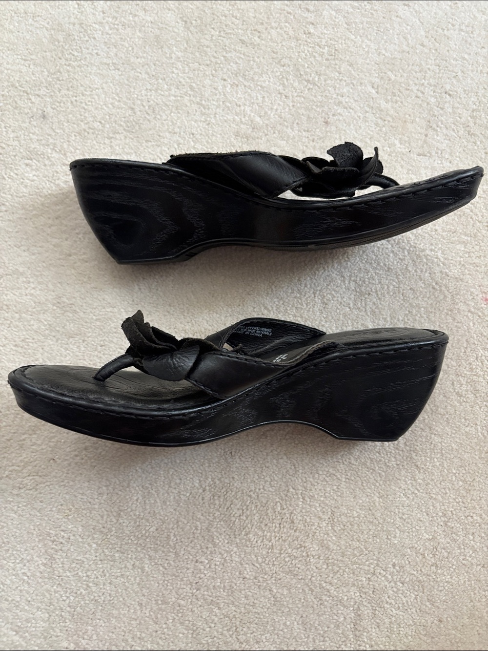 Born 39 Women's Black Floral Leather Thong Sandals - Picture 2 of 10
